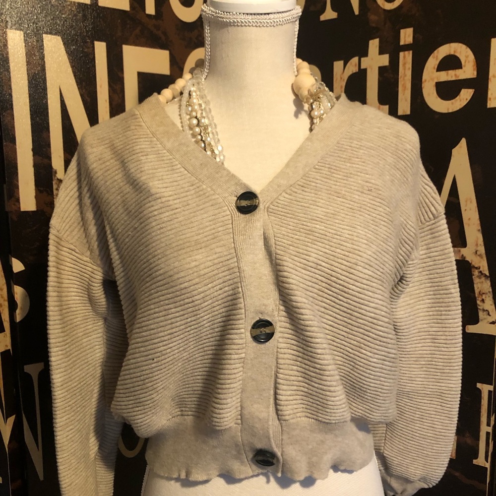 ✿ cream crop top ✿